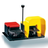 KRD 002 ДВУХПЕДАЛЬНЫЙ НОЖНОЙ ВЫКЛЮЧАТЕЛЬ, ЗАКРЫТЫЙ, МЕТАЛЛИЧЕСКИЙ КОРПУС, C ЗАЩИТНЫМ РЫЧАГОМ НА ОБЕИХ ПЕДАЛЯХ,2NO+2NC