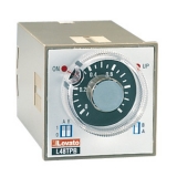 31 L48TPB M240  ВТЫЧНОЕ РЕЛЕ НА ПЕРЕДНЮЮ ПАНЕЛЬ ОДНО Vпит 48*48 0.05c-10мин 220-240VAC ПЕРЕКИД. КОНТ.