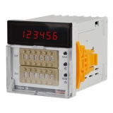 FM6M-2P4 Счетчик прямого и обратного счета: 6ти разрядный, 2 механических уставки, корпус Ш72×В72мм, управляющие выходы:  2 релейных (CO - 3A 250VAC) + 2 выхода ТТР (NPN - 100mA 30VDC), входной сигнал на выбор PNP/NPN, питание 100…240VAC, IP20 (передняя п