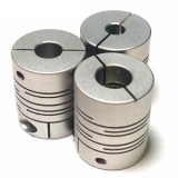 SRB-22C 8*8 Муфта алюминиевая разрезная, d=22мм, с  зажимным кольцом, диаметры валов 8*8мм, длина муфты 27 мм, номинальный момент 1Нм